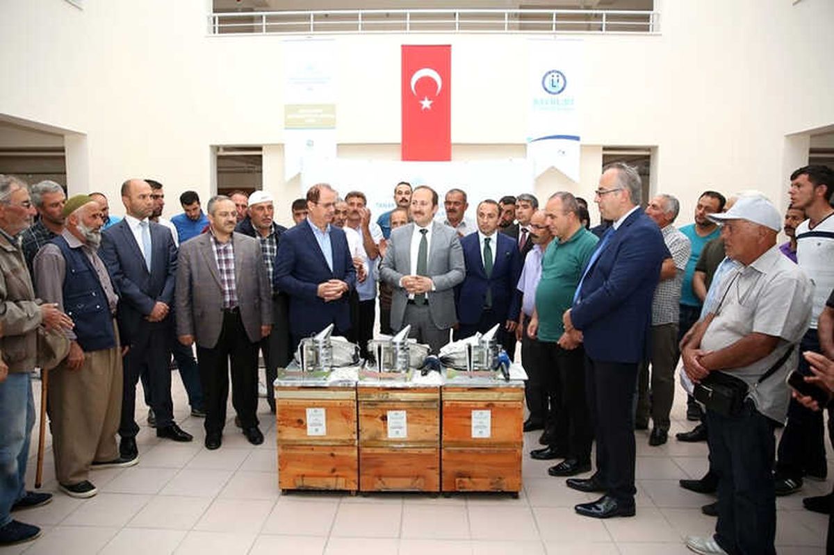 50 Çiftçiye 500 Adet Kovan Dağıtıldı