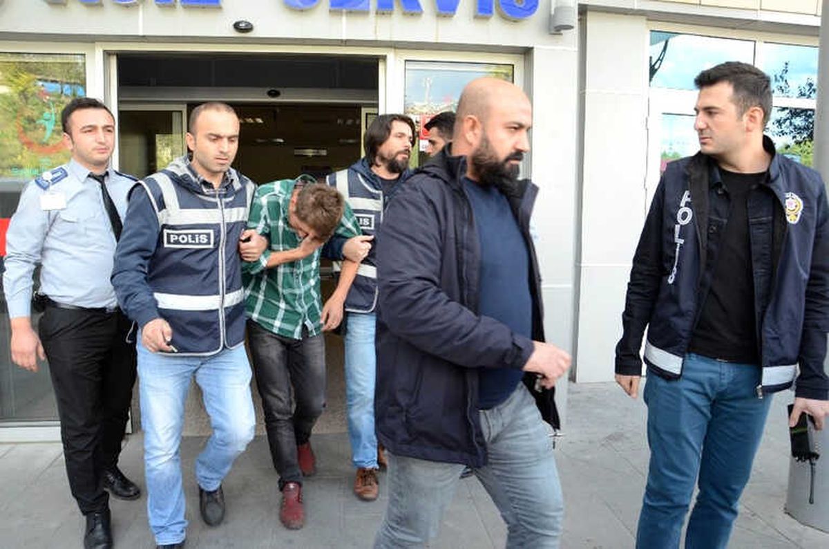 9 Bıçak Darbesiyle Annesini Öldüren Sanık Hortumla da Boğazını Sıkmış