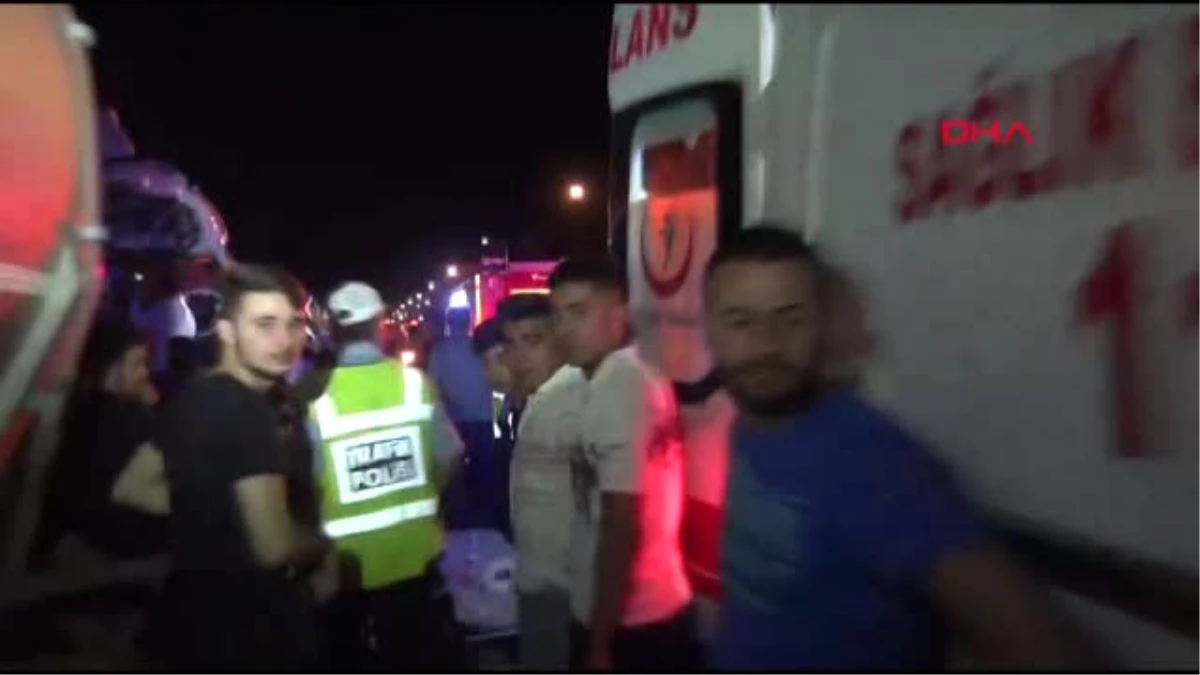 Aksaray\'da 3 Tır\'ın Karıştığı Zincirleme Kazada 2 Kişi Yaralandı