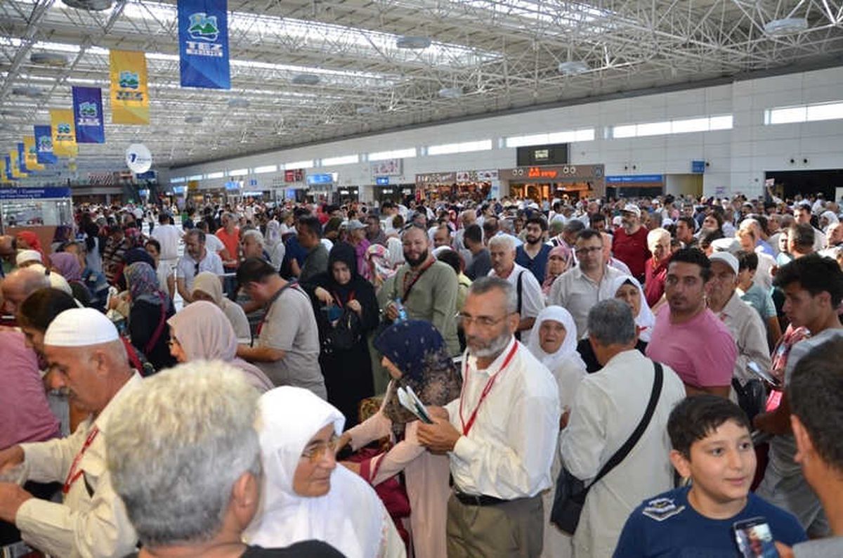 Antalya\'dan 2\'nci Hac Kafilesi Dualarla Uğurlandı