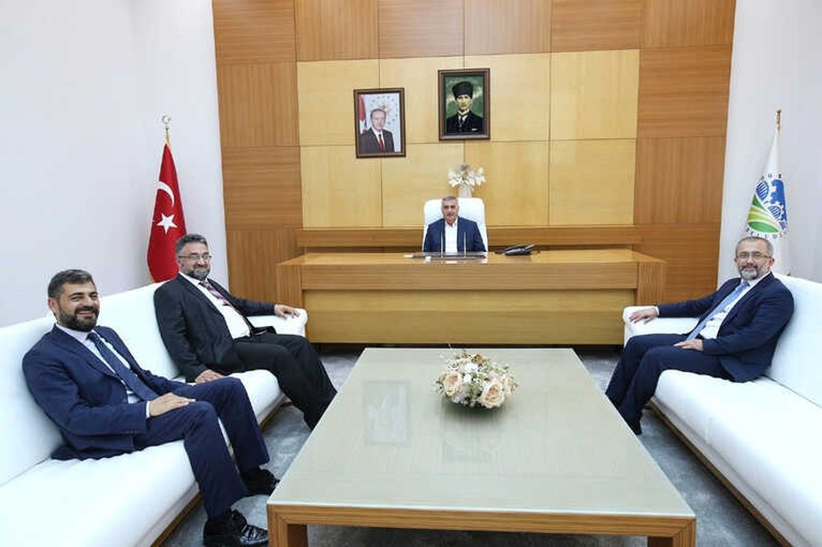 Başkan Toçoğlu, Saü Rektörü Savaşan ile Bir Araya Geldi