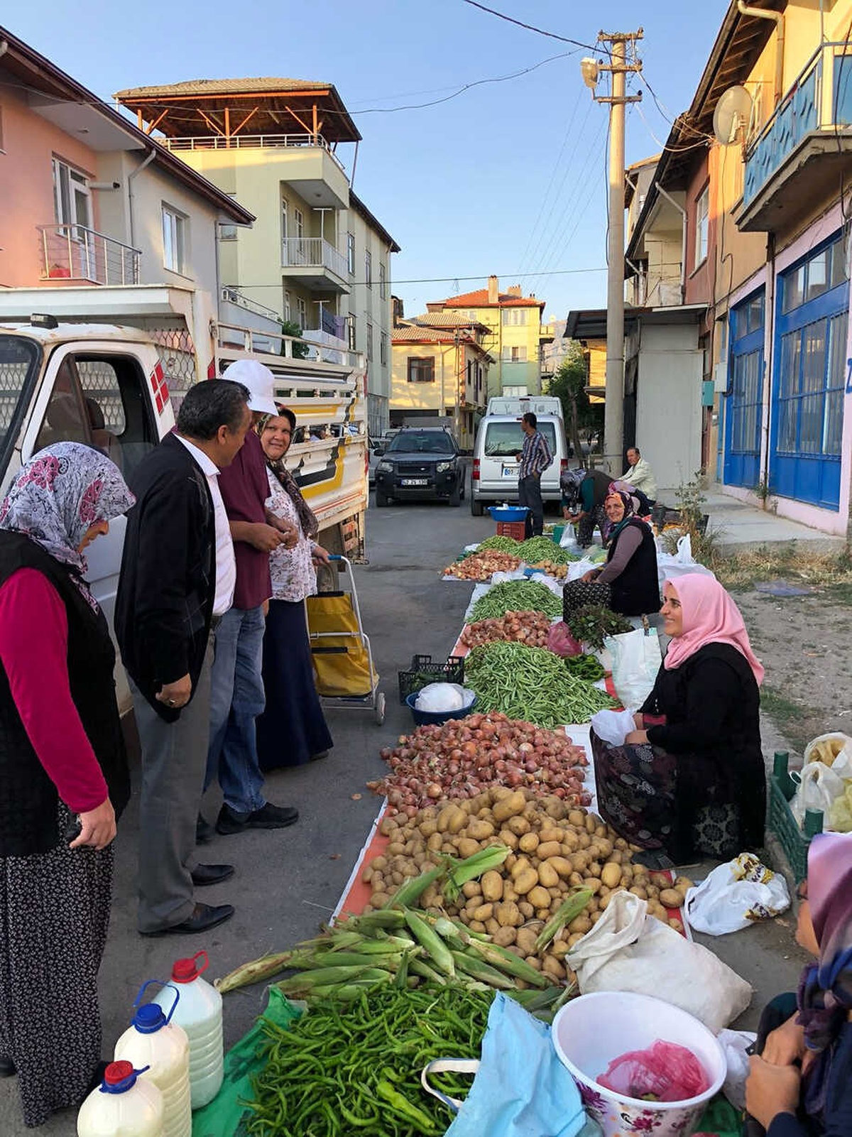 Başkan Tutal\'dan Sabahın Erken Saatlerinde Pazarcı Esnafına Ziyaret