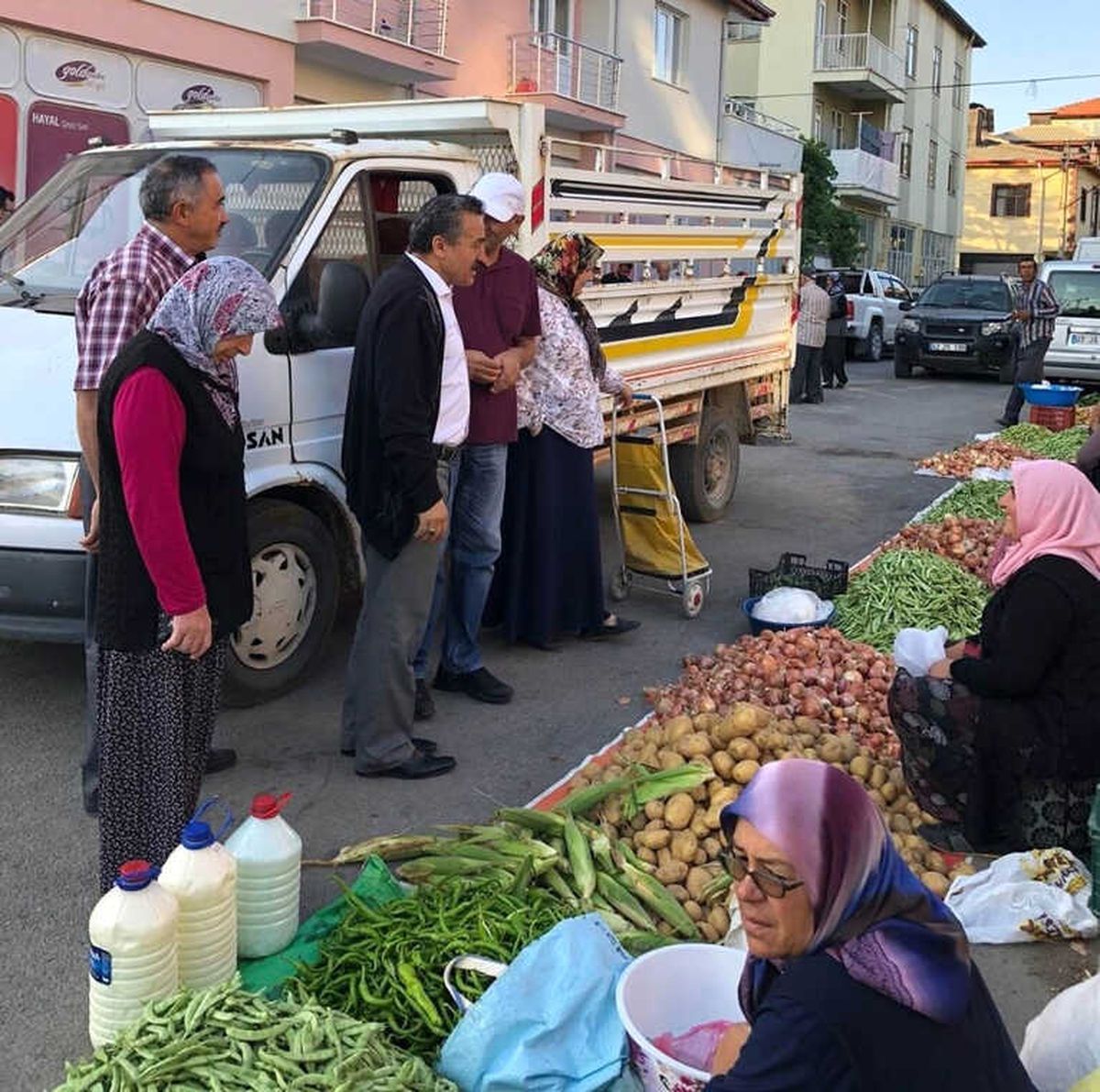Başkan Tutal Pazarcı Esnafı ile Buluştu