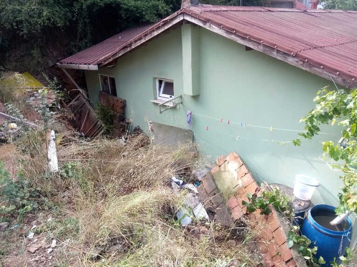 Beykoz\'da Yağmur Sonrası Duvar Çöktü: 1 Ölü, 1 Yaralı