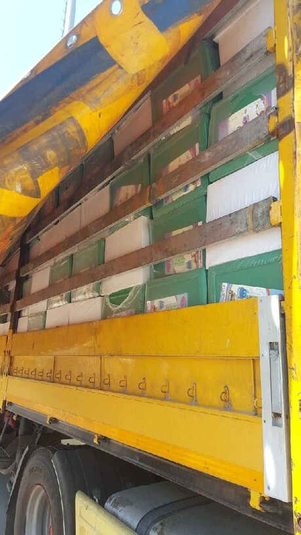 Bir Tır Dolusu Kaçak Sigara Ele Geçirildi