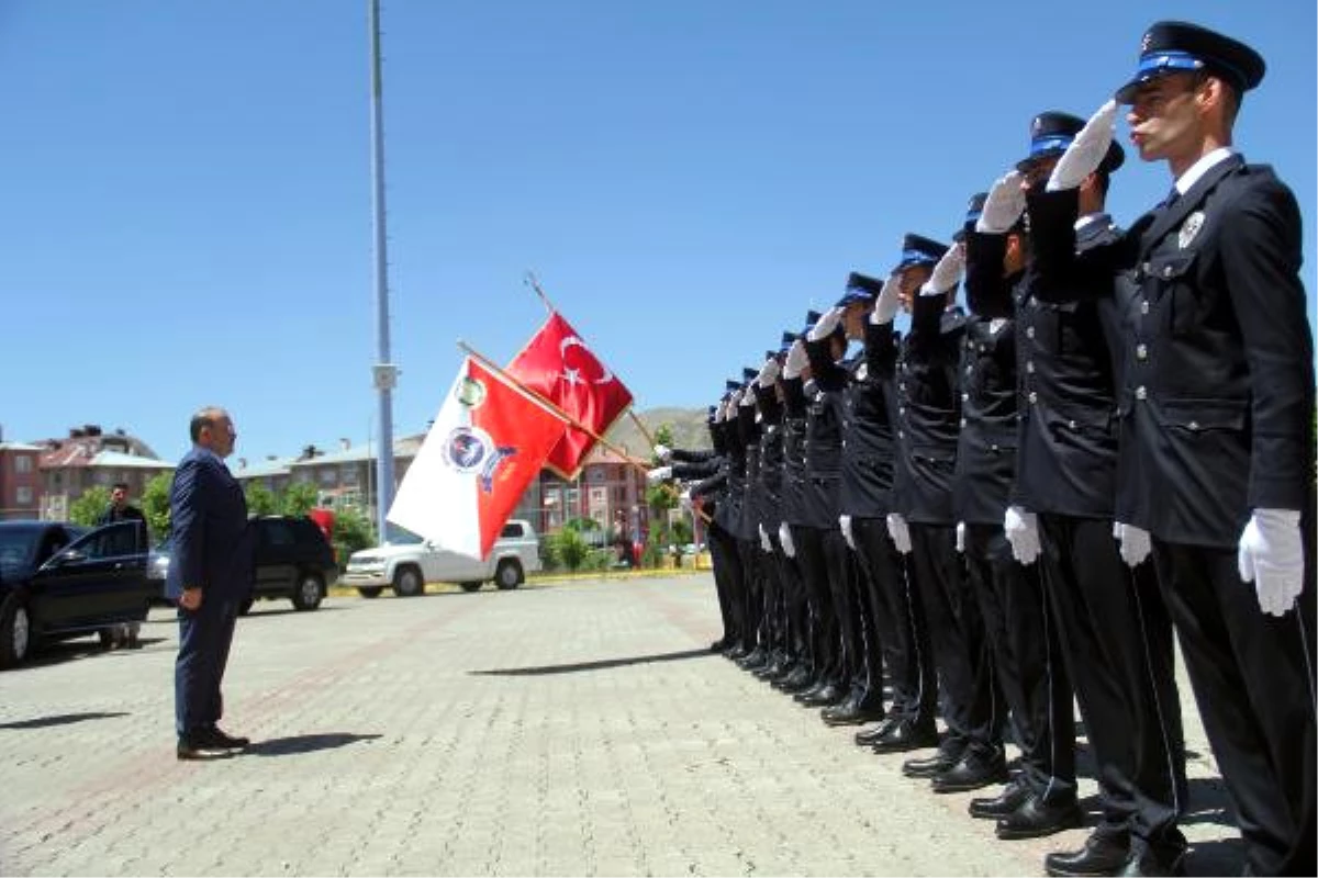 Bitlis\'te 382 Polis Adayı, Yemin Ederek Diploma Aldı