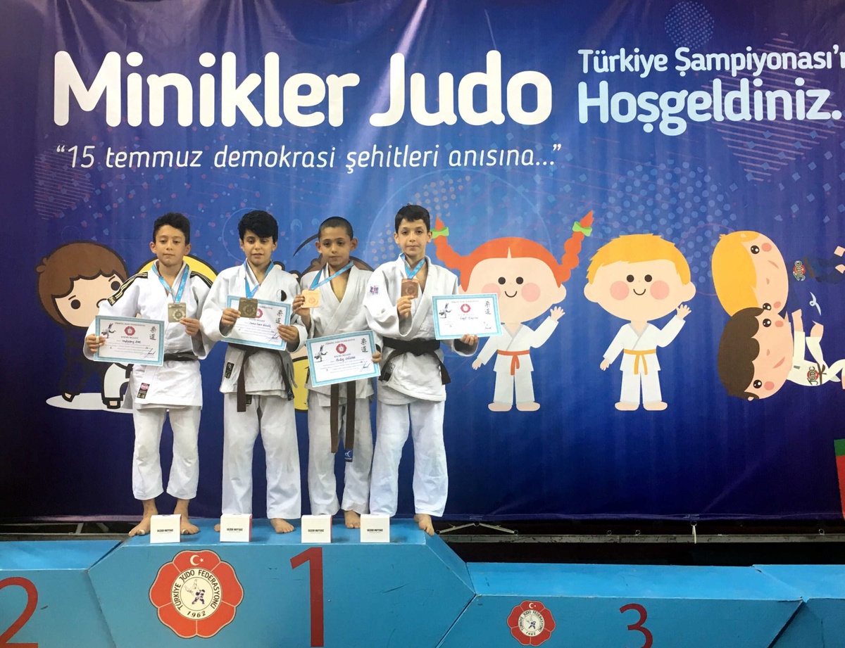 Büyükşehir\'in Minik Judocuları İzmir\'de Ter Döktü