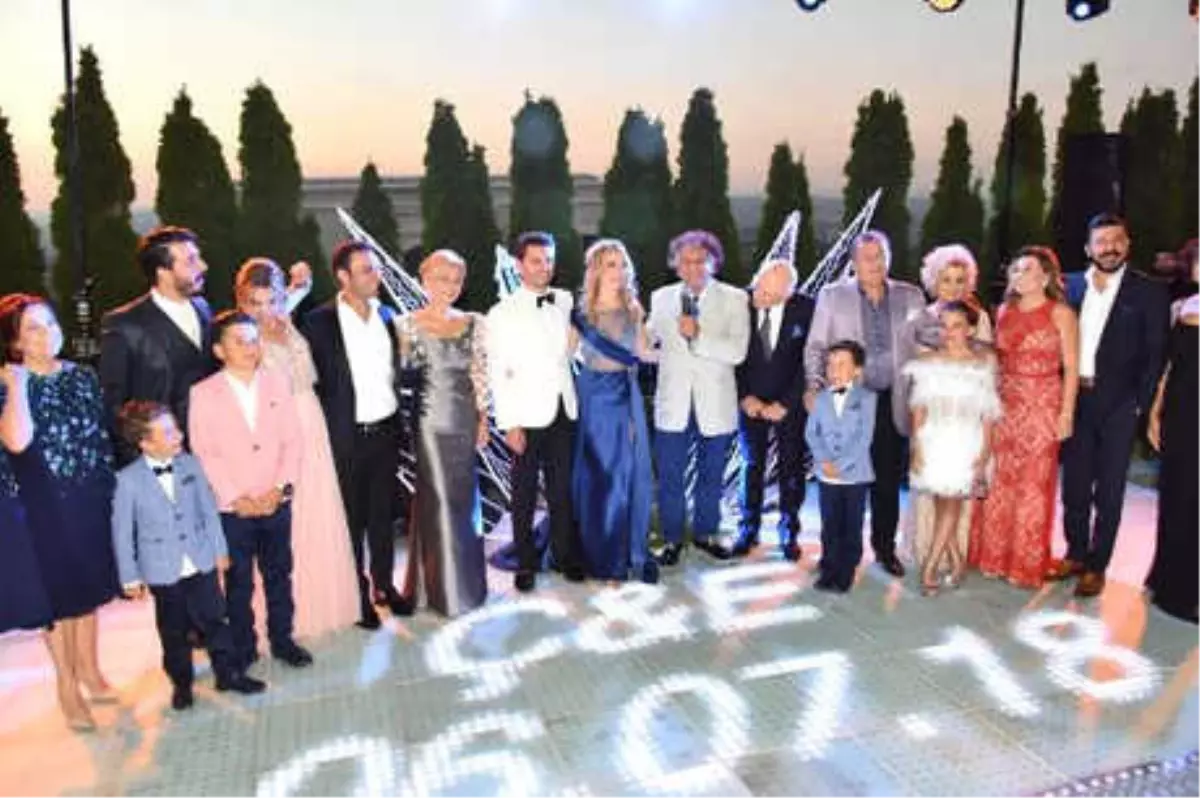 Çağla Baykam ve Efe Bezci Nişanlandı