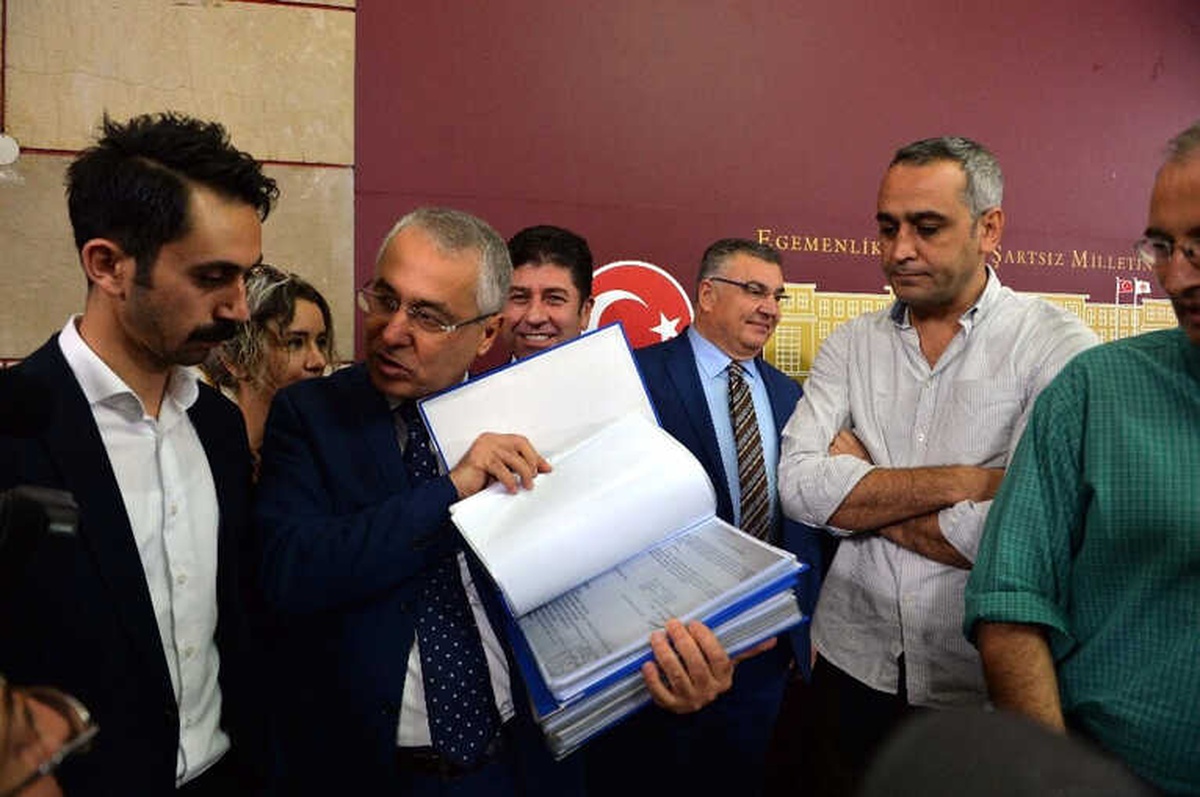 CHP\'li Yaşar Tüzün: "Yarın Gerekli İmzanın Toplanacağına İnanıyoruz"