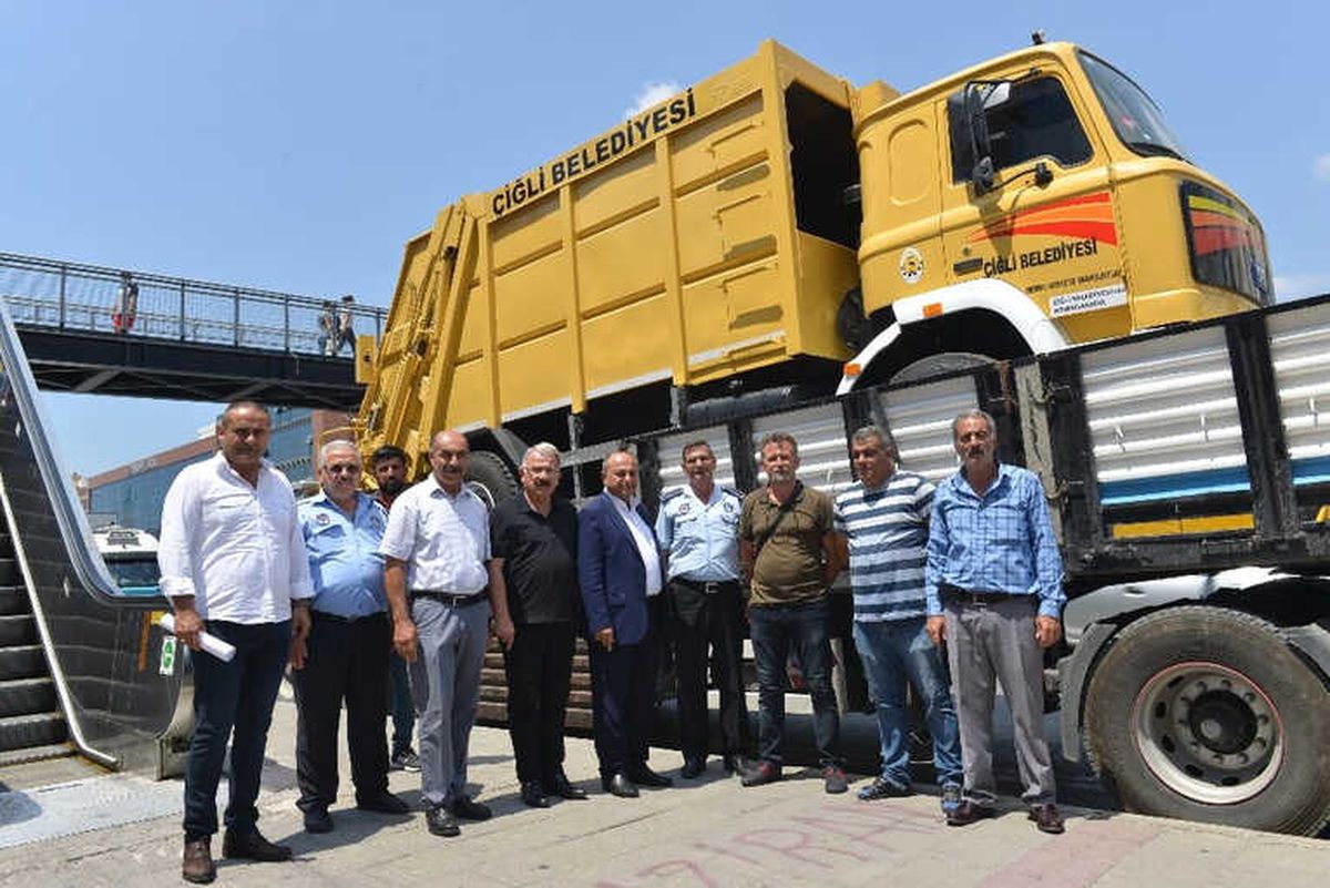 Çiğli\'den Trabzon Düzköy\'e Çöp Kamyonu