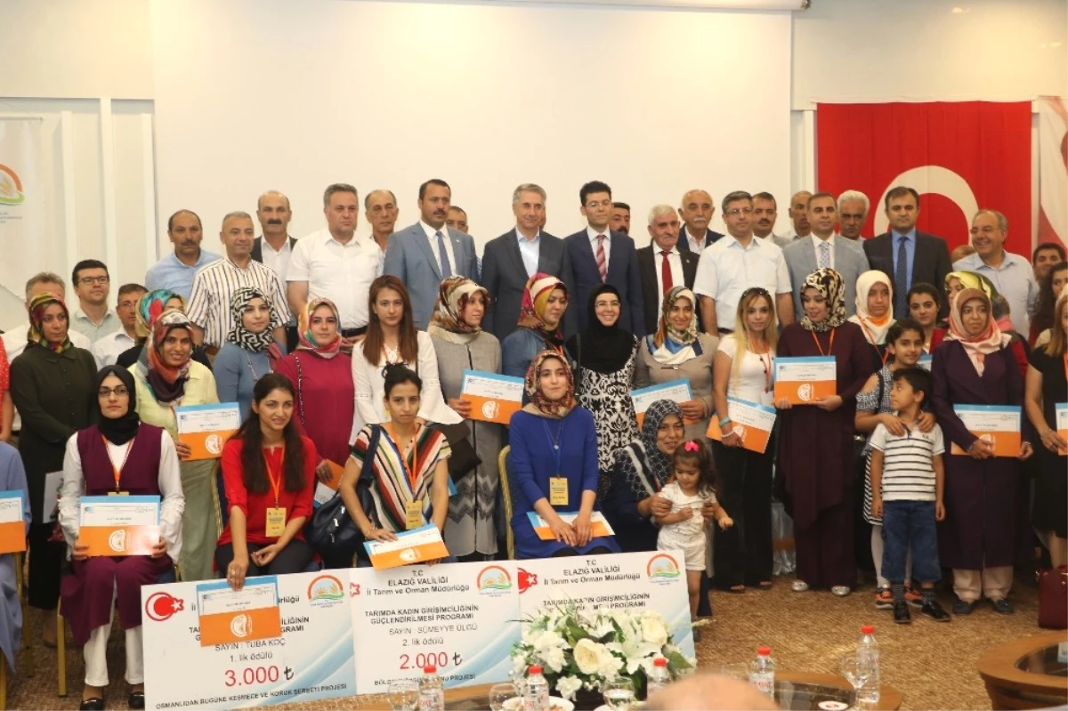 Elazığ\'da Girişimcilik Kursu Alan Kadınlara Sertifika Verildi