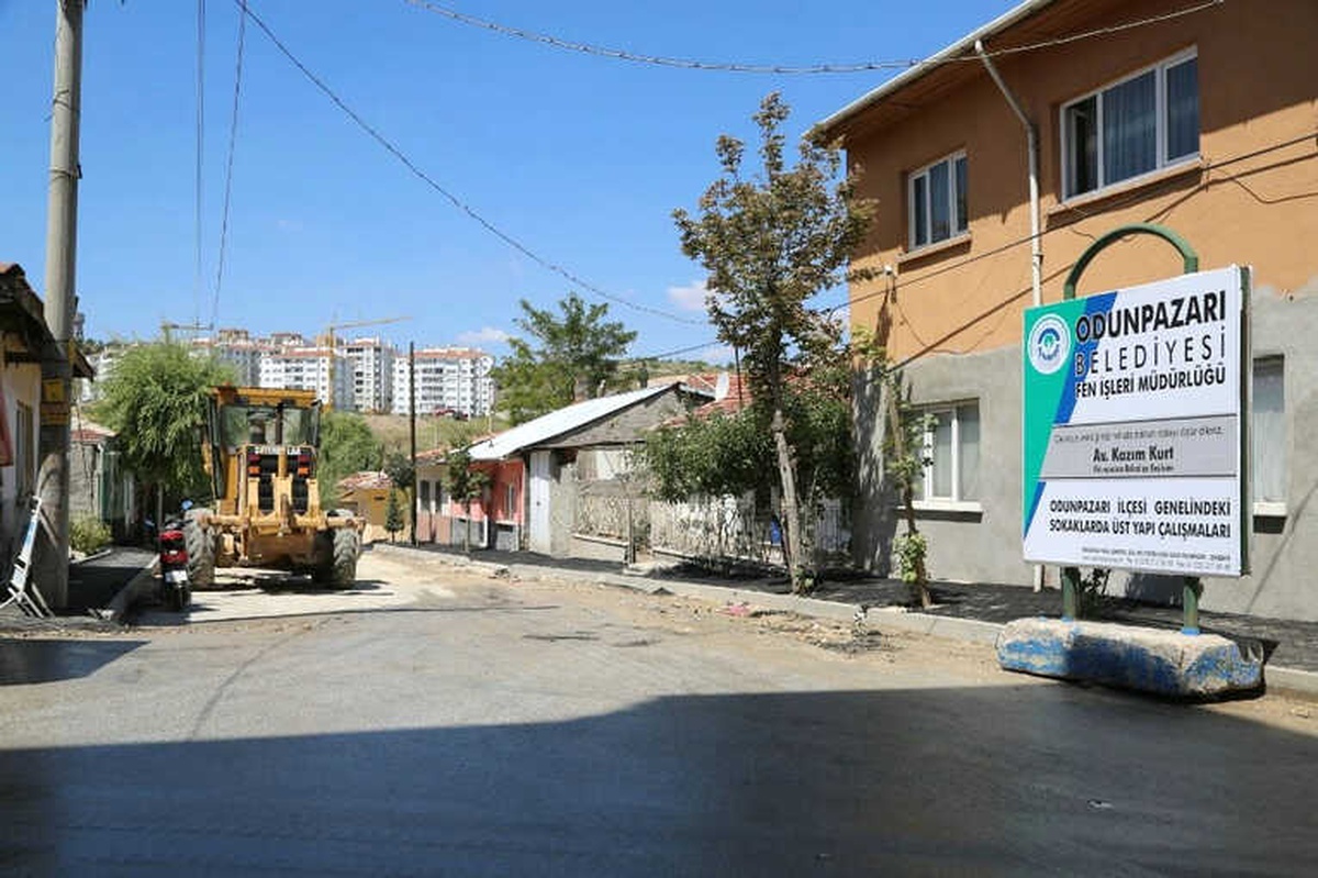 Erenköy\'ün 40 Sokağında Yol Yapım ve Onarım Çalışması