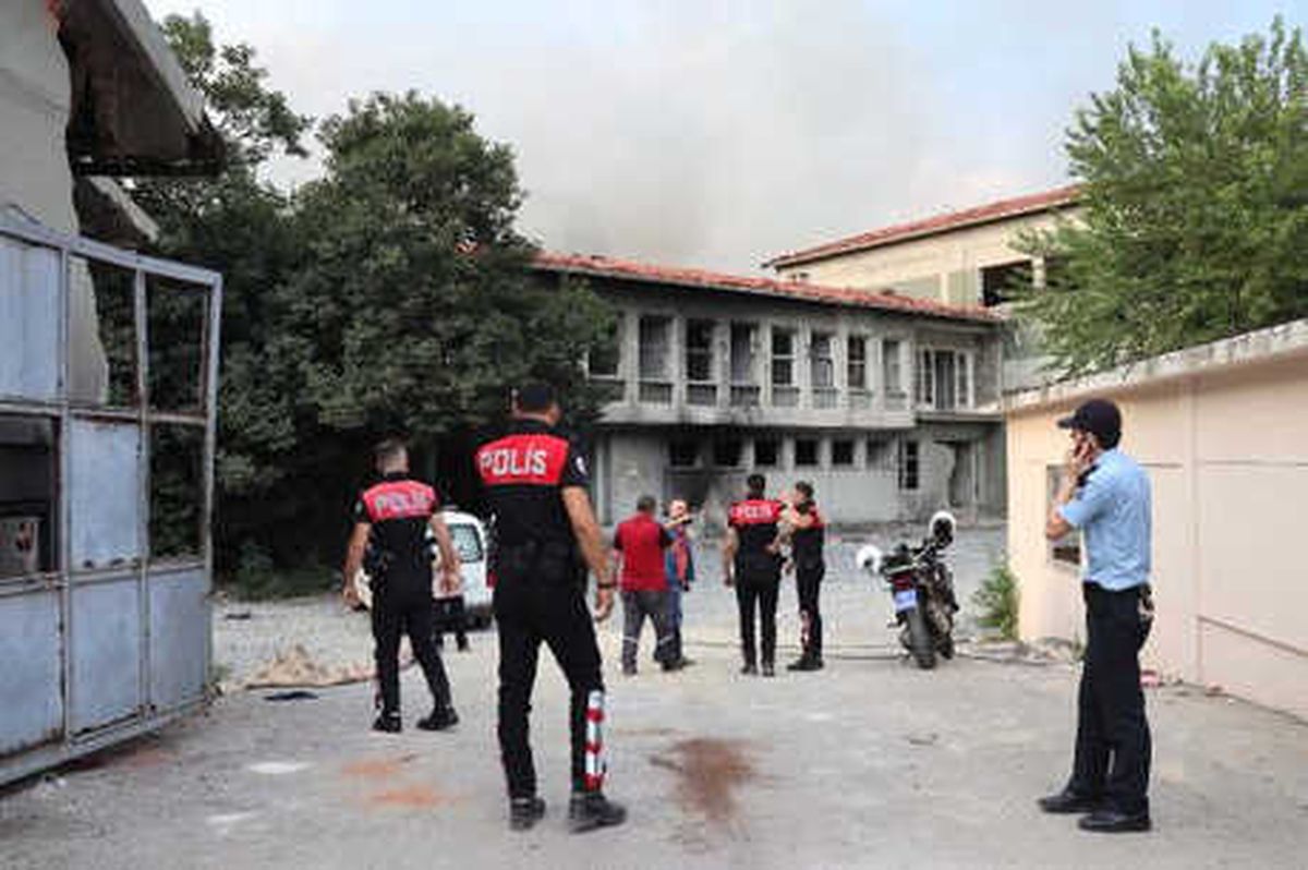 Geniş Haber) Zeytinburnu\'nda Fabrika Yangını