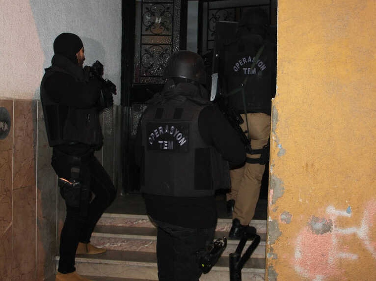 İstanbul Merkezli Fetö/pdy Operasyonu: 21 Gözaltı