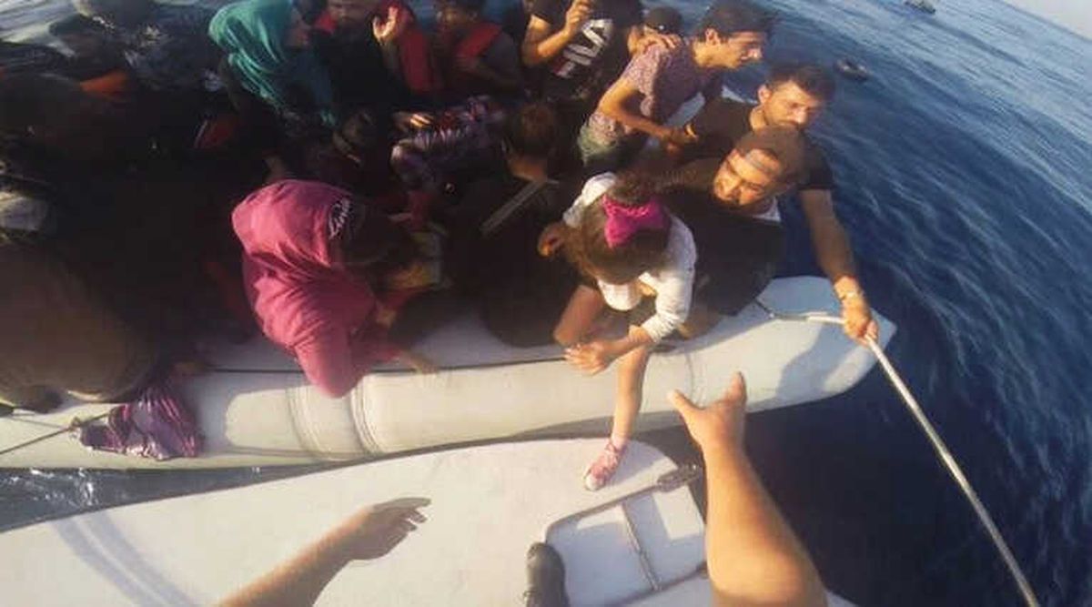 İzmir\'de 53 Kaçak Göçmen Yakalandı