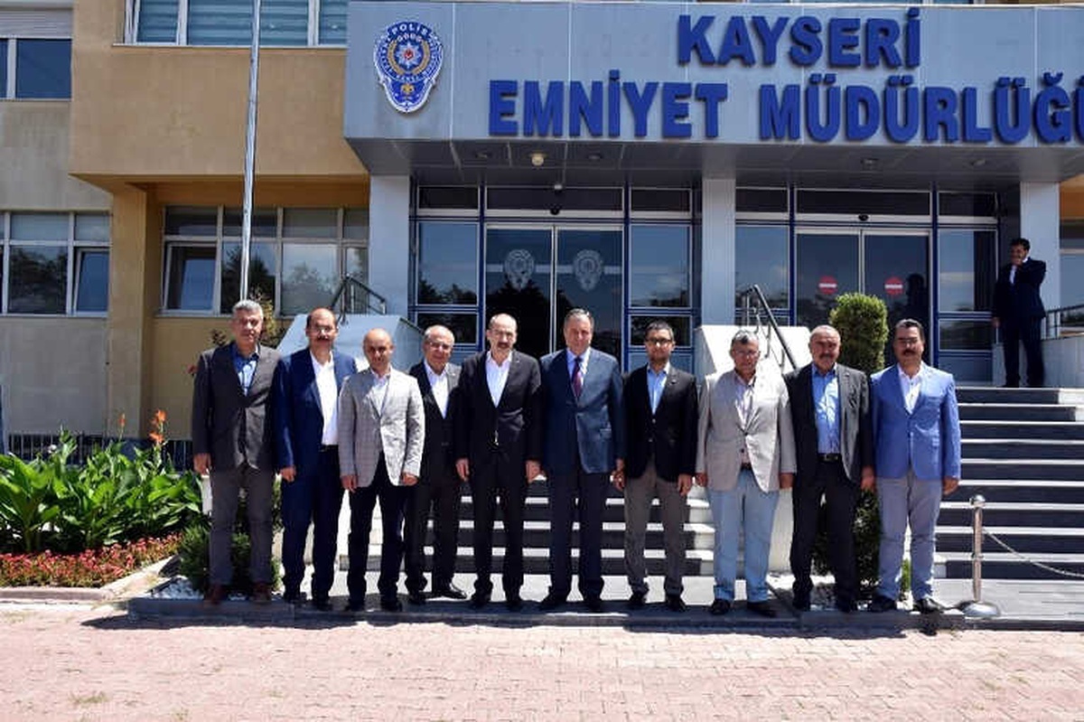 Kayseri Ticaret Odası Yönetiminden İl Emniyet Müdürlüğü\'ne Ziyaret