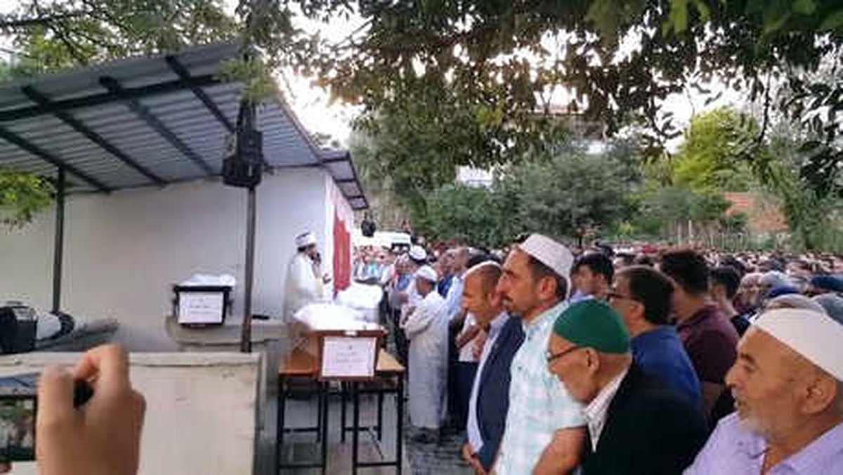 Kazada Yanarak Ölen 3 Kişi Toprağa Verildi