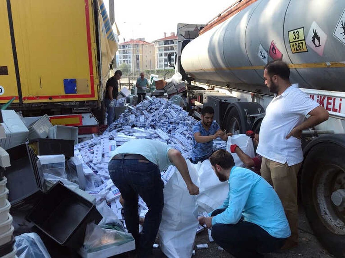 Kocaeli\'nde 50 Bin Paket Kaçak Sigara Ele Geçirildi