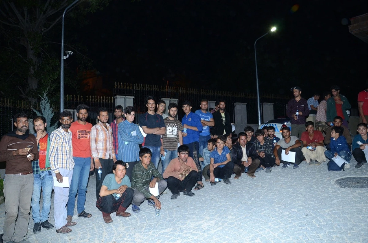 Malatya\'da 71 Kaçak Göçmen Yakalandı