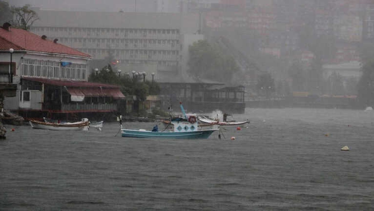 Meteorolojinin Uyarılarının Ardından Zonguldak\'ta Kuvvetli Sağanak Etkili Oldu