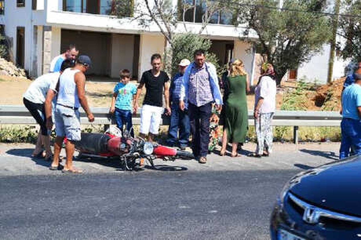 Motosiklet, Otomobile Arkadan Çarptı: 1 Ölü, 1 Yaralı