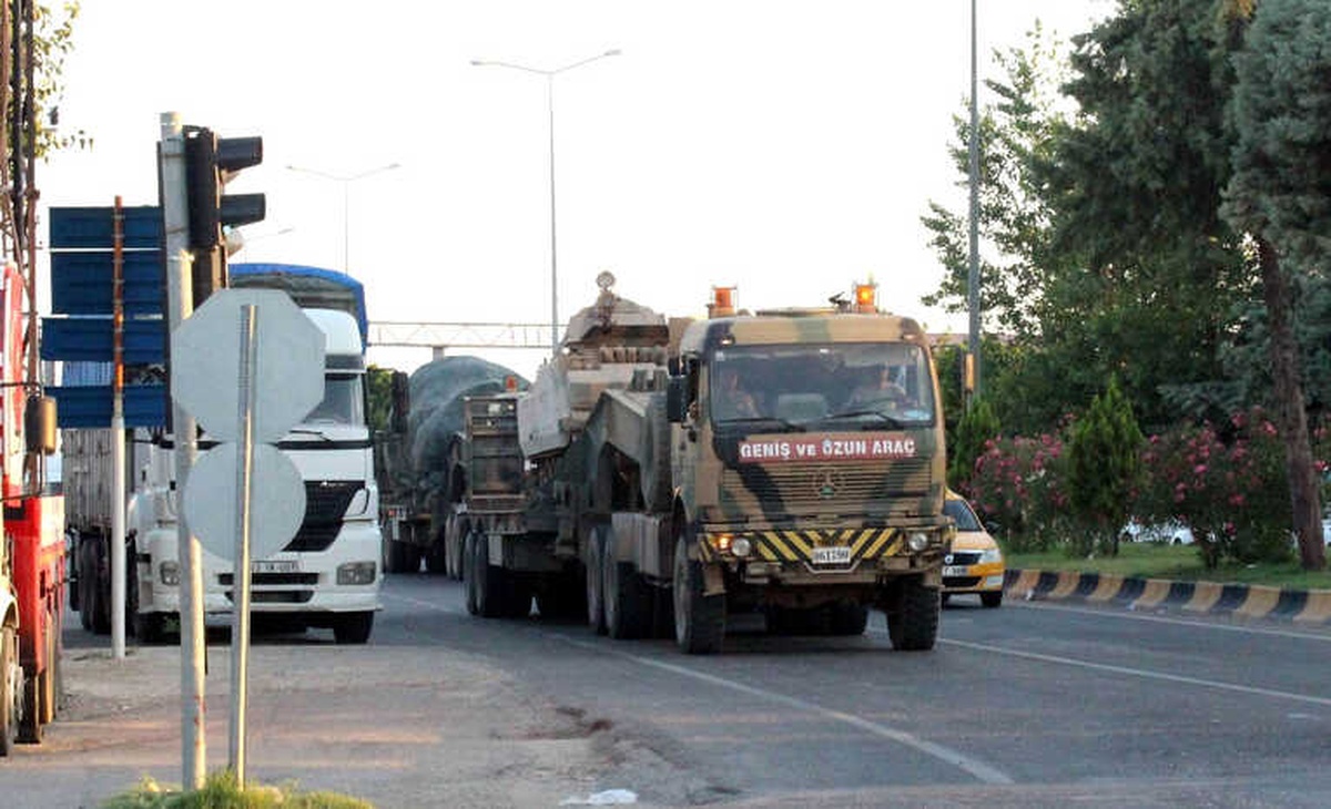 Münbiç ile Tel Rıfat Sınırına Sevkıyat Sürüyor
