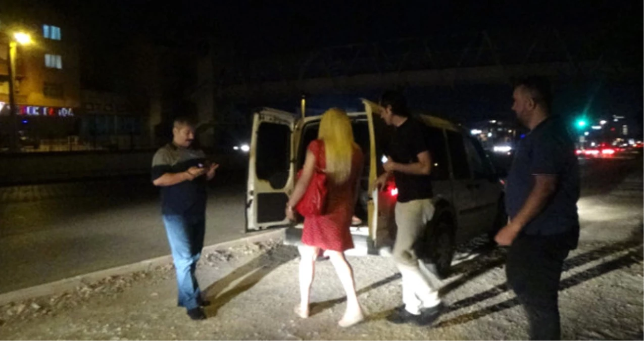 Bursa\'da Otostop Çekerek Sokak Ortasında Fuhuş Yapanlar Suçüstü Yakalandı!