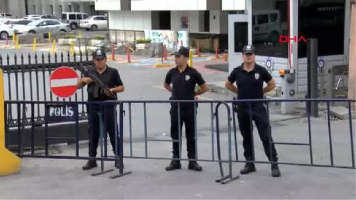 Polis Sordu; Kedicik Cevap Verdi