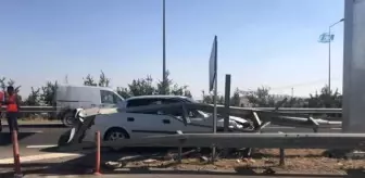 Şanlıurfa'da Otomobil Bariyere Çarptı: 5'i Çocuk, 7 Yaralı