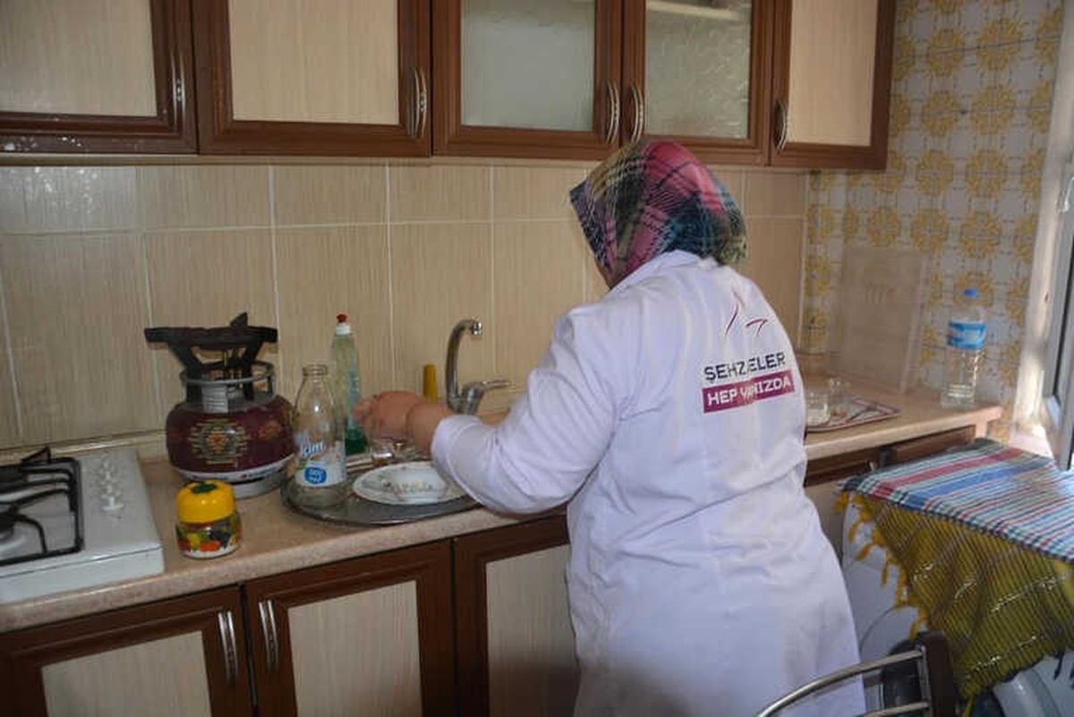 Şehzadeler\'in Evde Bakım Hizmetleri Yüz Güldürüyor