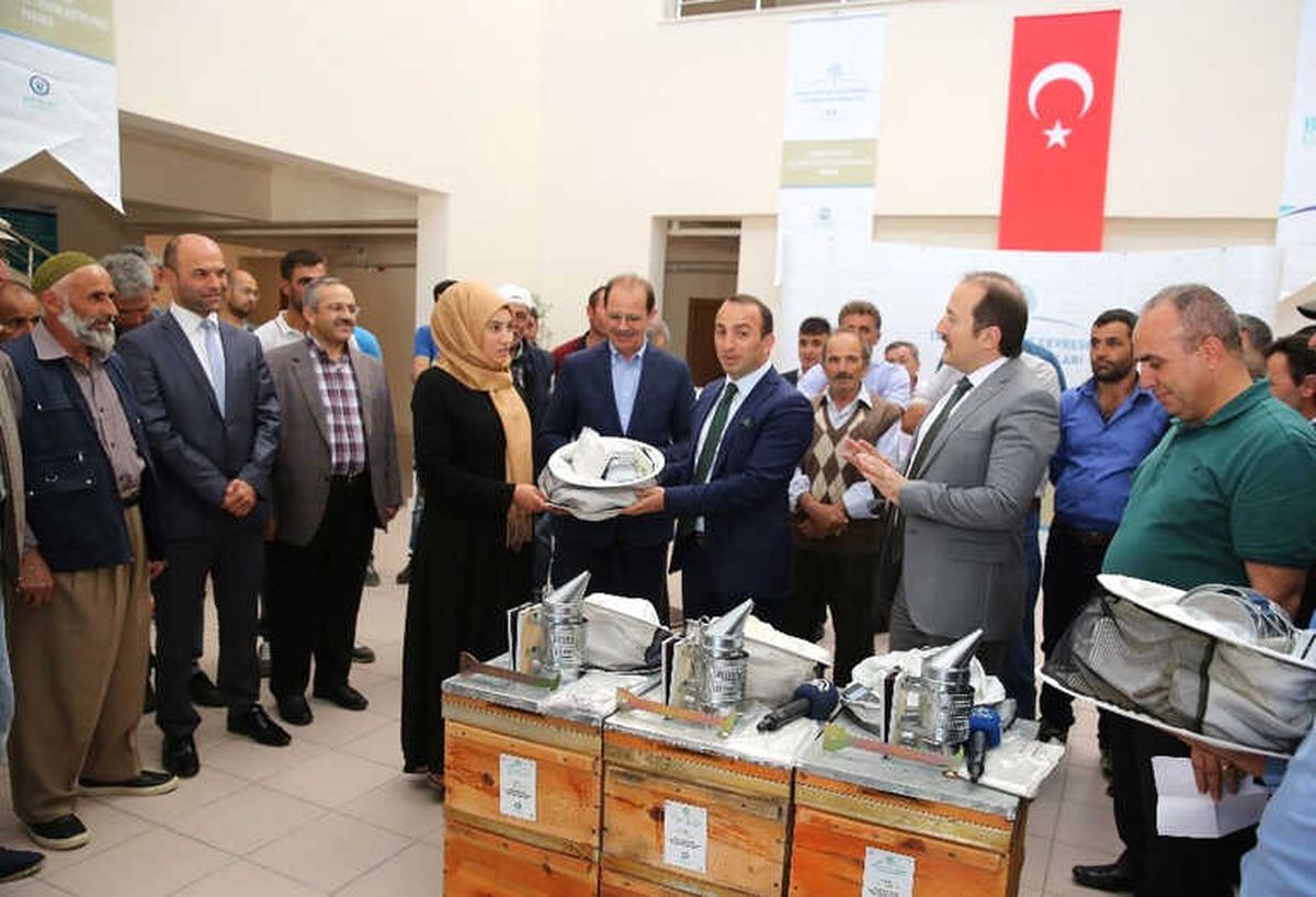Tanap Projesi Kapsamında Arıcılara Kovan ve Arıcılık Malzemeleri Dağıtıldı