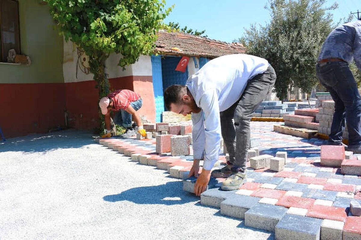 Torbalı\'da \'Engelsiz Yollar, Kaldırımlar ve Sosyal Alanlar\' Projesi