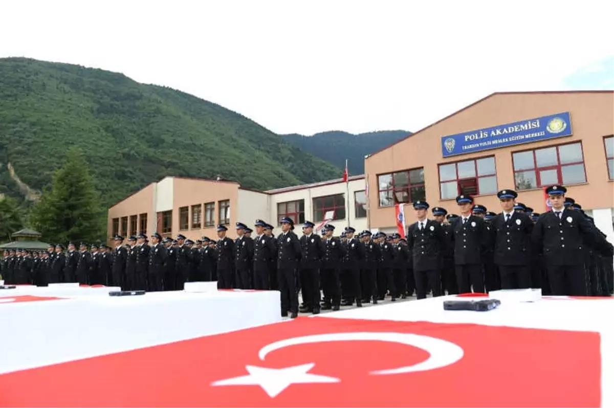 Trabzon Polis Meslek Eğitim Merkezi Yeni Mezunlarını Verdi