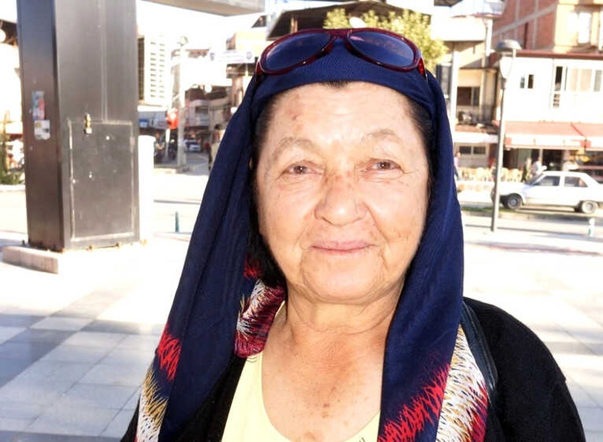 Vefat Eden Sarıgöl\'ün İlk Kadın Muhtarı İçin Mevlit