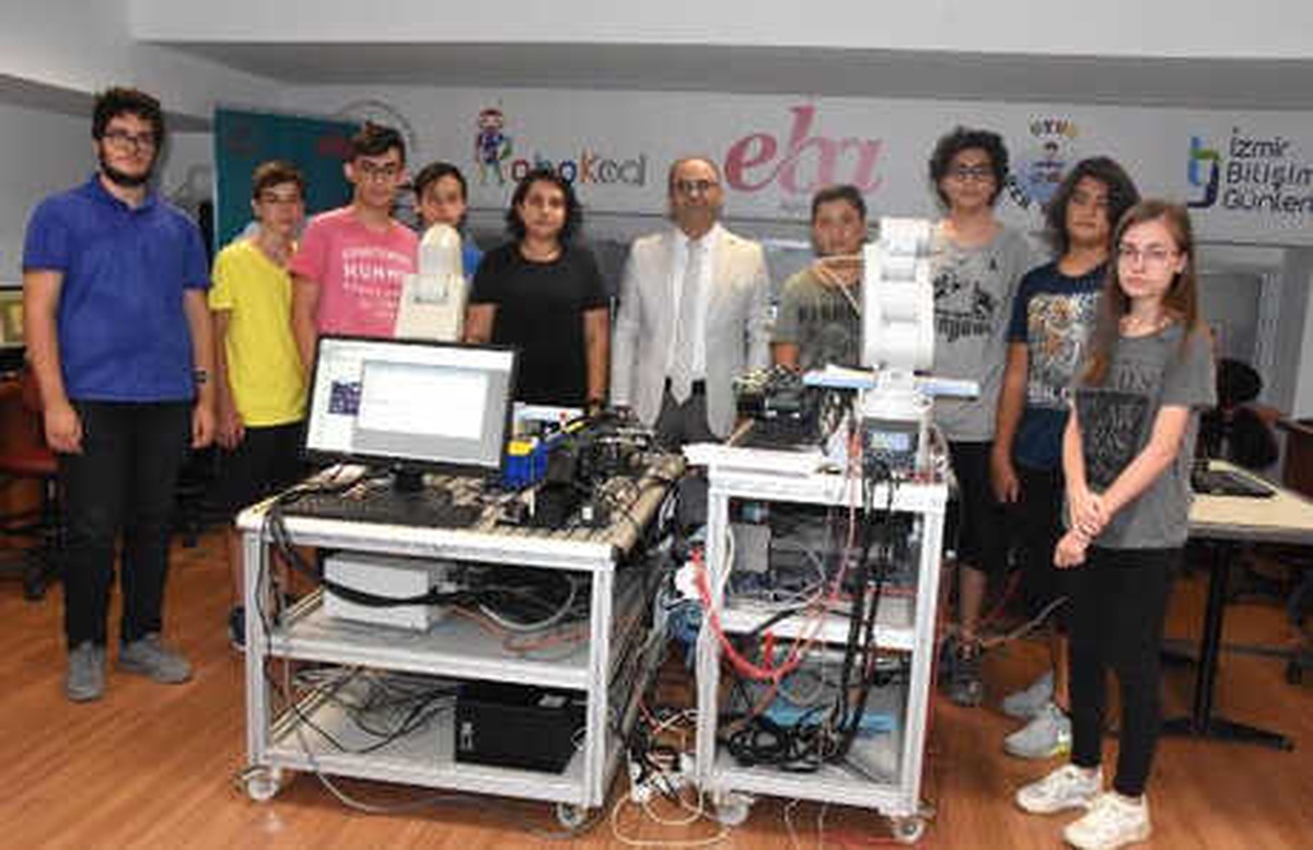 Yaz Tatilinde Robotik ve Kodlama Öğreniyorlar