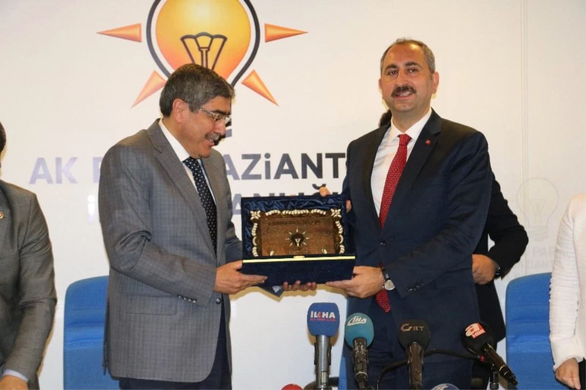 Adalet Bakanı Gül\'den AK Parti Gaziantep İl Başkanlığı\'na Ziyaret