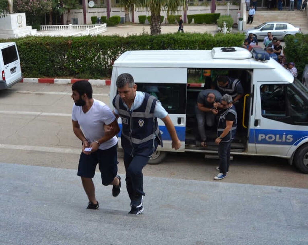 Adana\'da İnternet Üzerinden Nitelikli Dolandırıcılığa 21 Tutuklama
