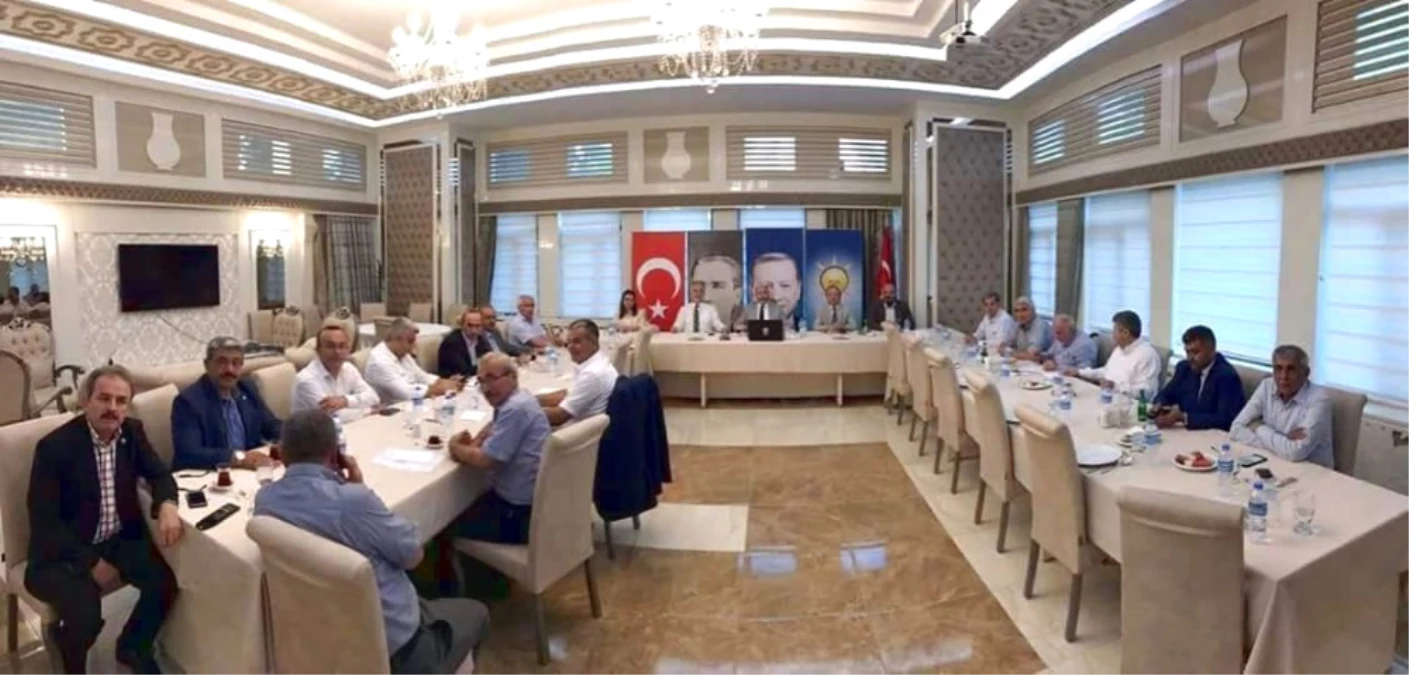 AK Parti\'den İstişare ve Değerlendirme