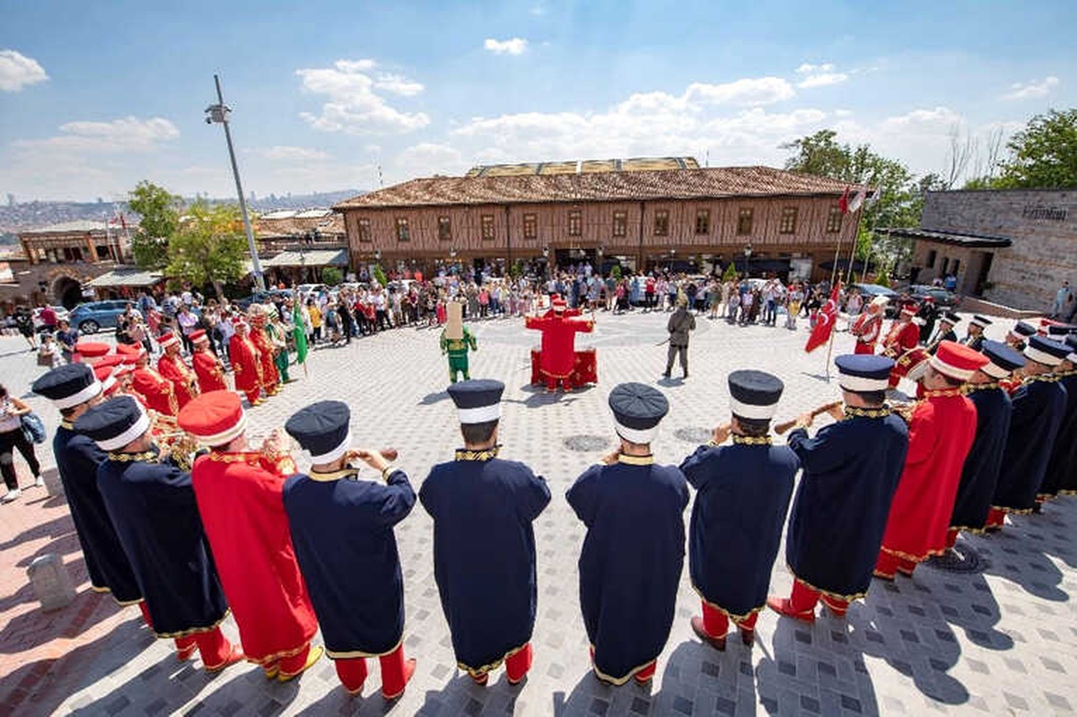 Ankara Kalesi\'nde Turistlere Mehterli Karşılama