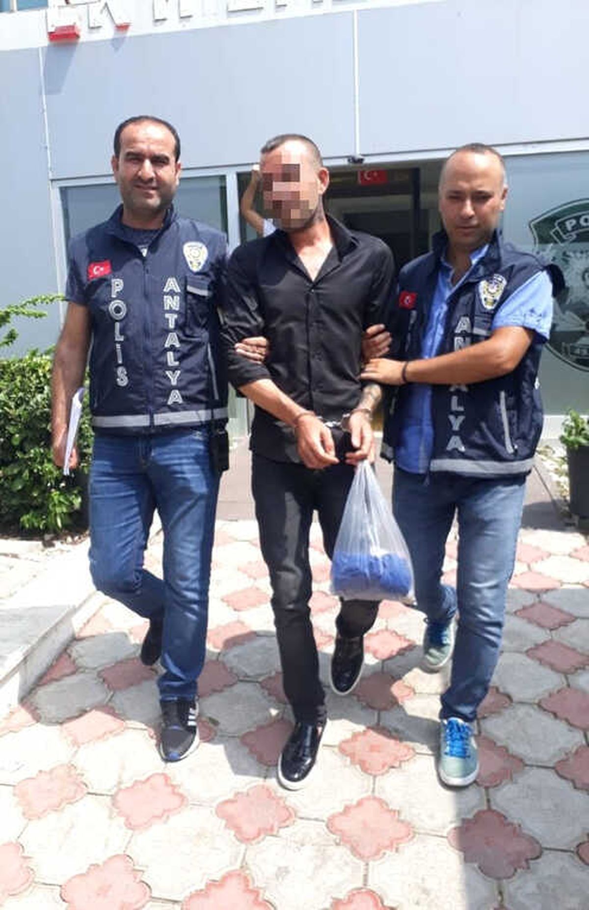 Antalya\'da İş Yeri Hırsızı 2 Hafta Sonra Yakalandı
