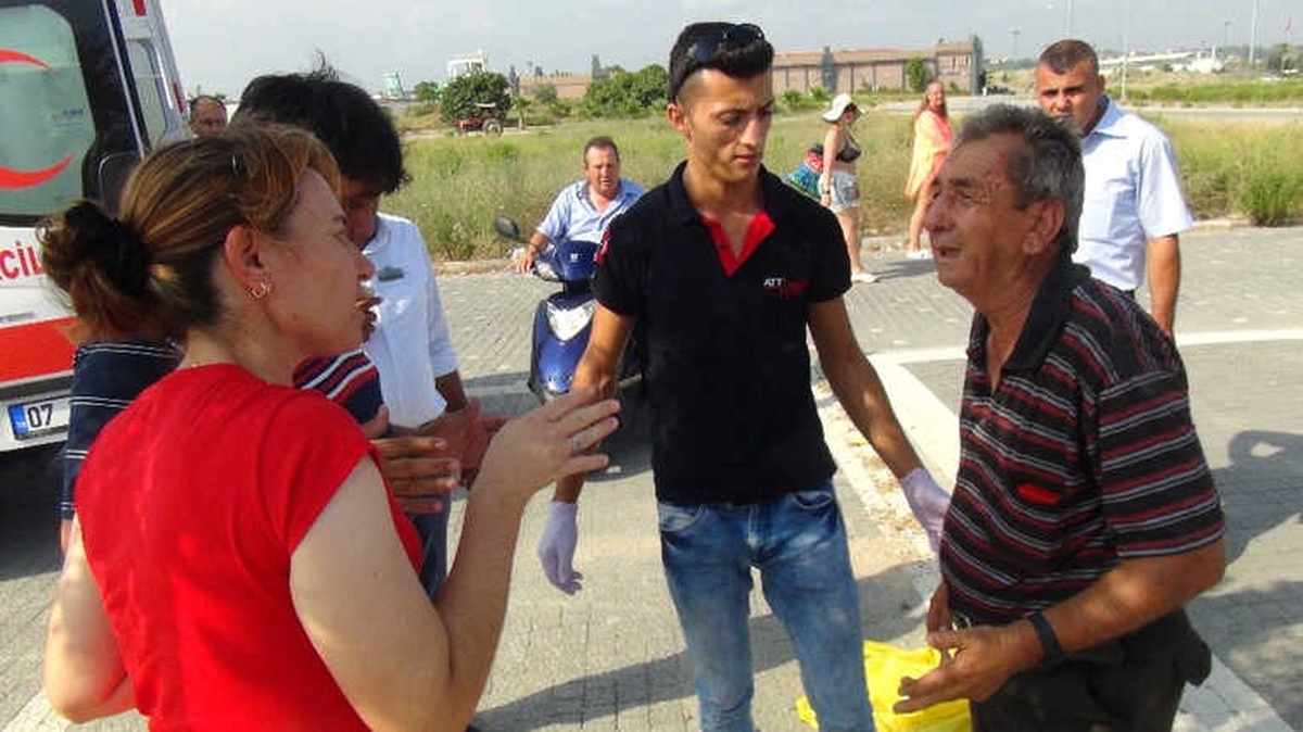 Antalya\'da Motosikletler Çarpıştı: 2 Yaralı