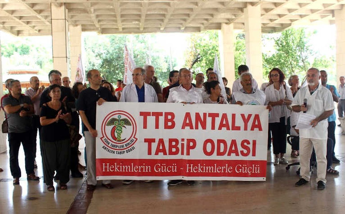 Antalya\'da Tabiplerden Şiddete Tepki