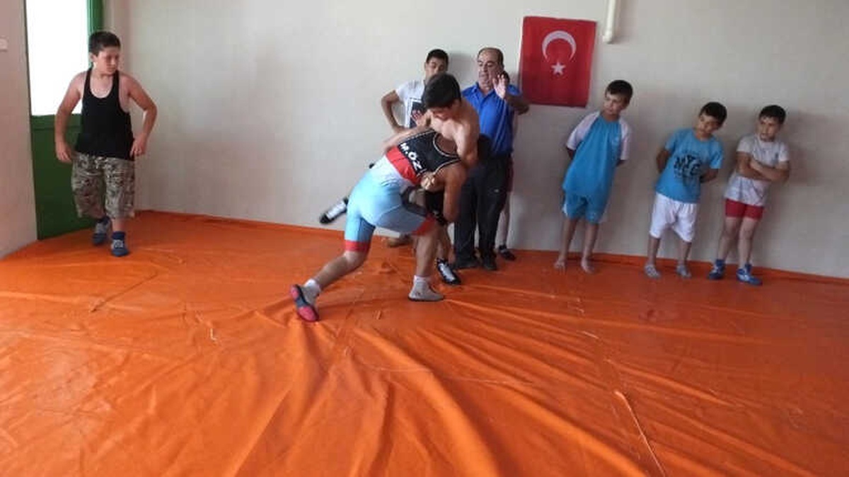 Balıkesir\'de Yaz Spor Okulları Çocukları Sporla Buluşturdu