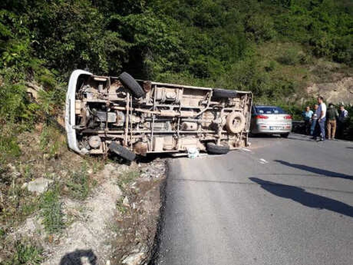 Bartın\'da Minibüs Devrildi: 8 Yaralı