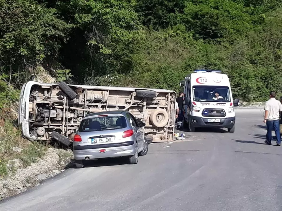 Bartın\'da Yolcu Minibüsü Devrildi: 8 Yaralı