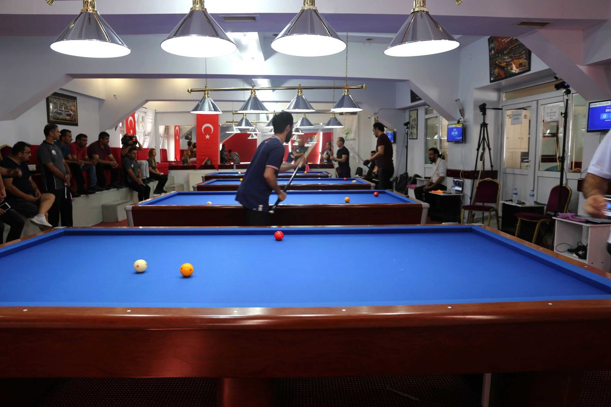 Bilardo Şampiyonası Başladı