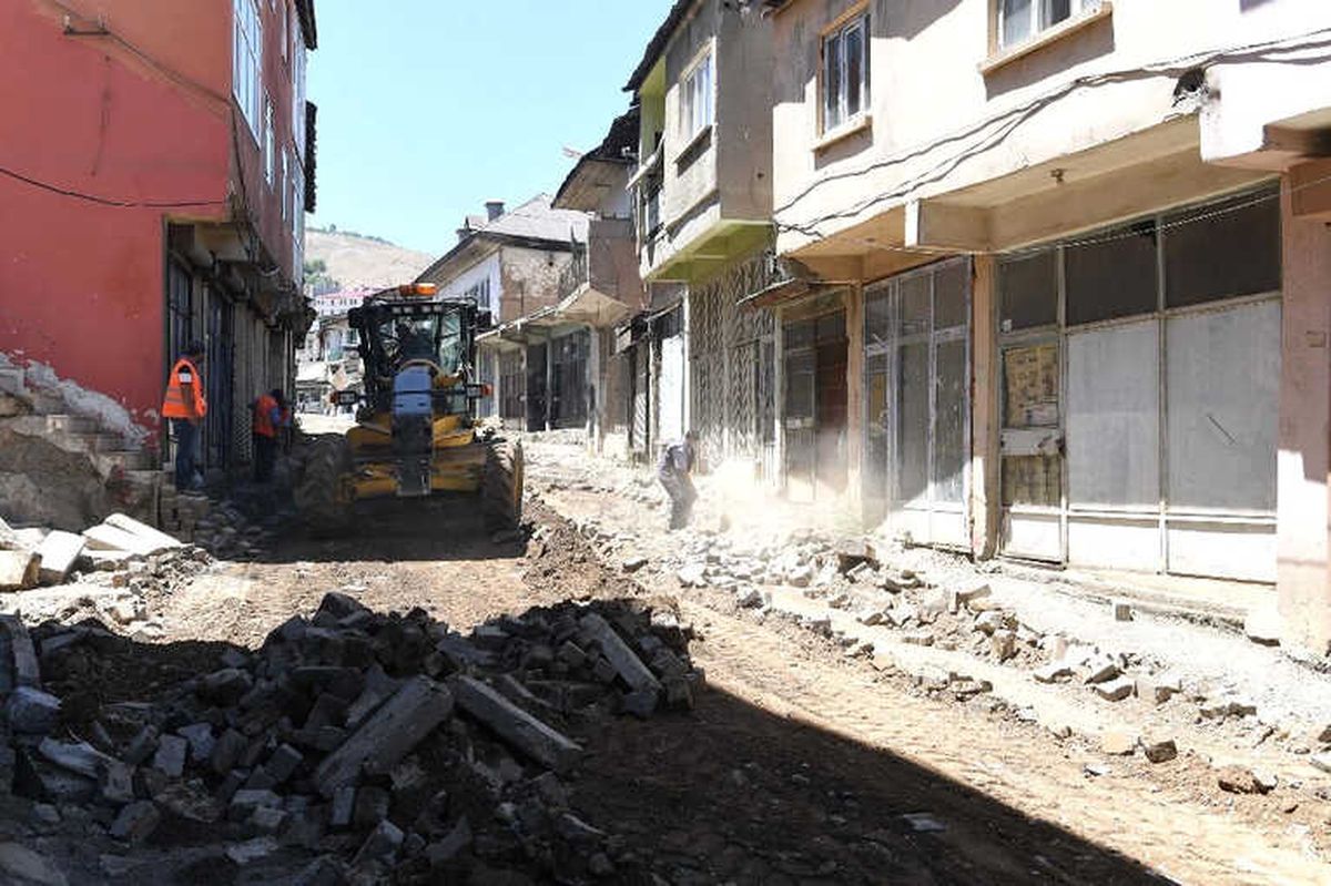 Bitlis Caddesi\'nde Asfalt Hazırlığı
