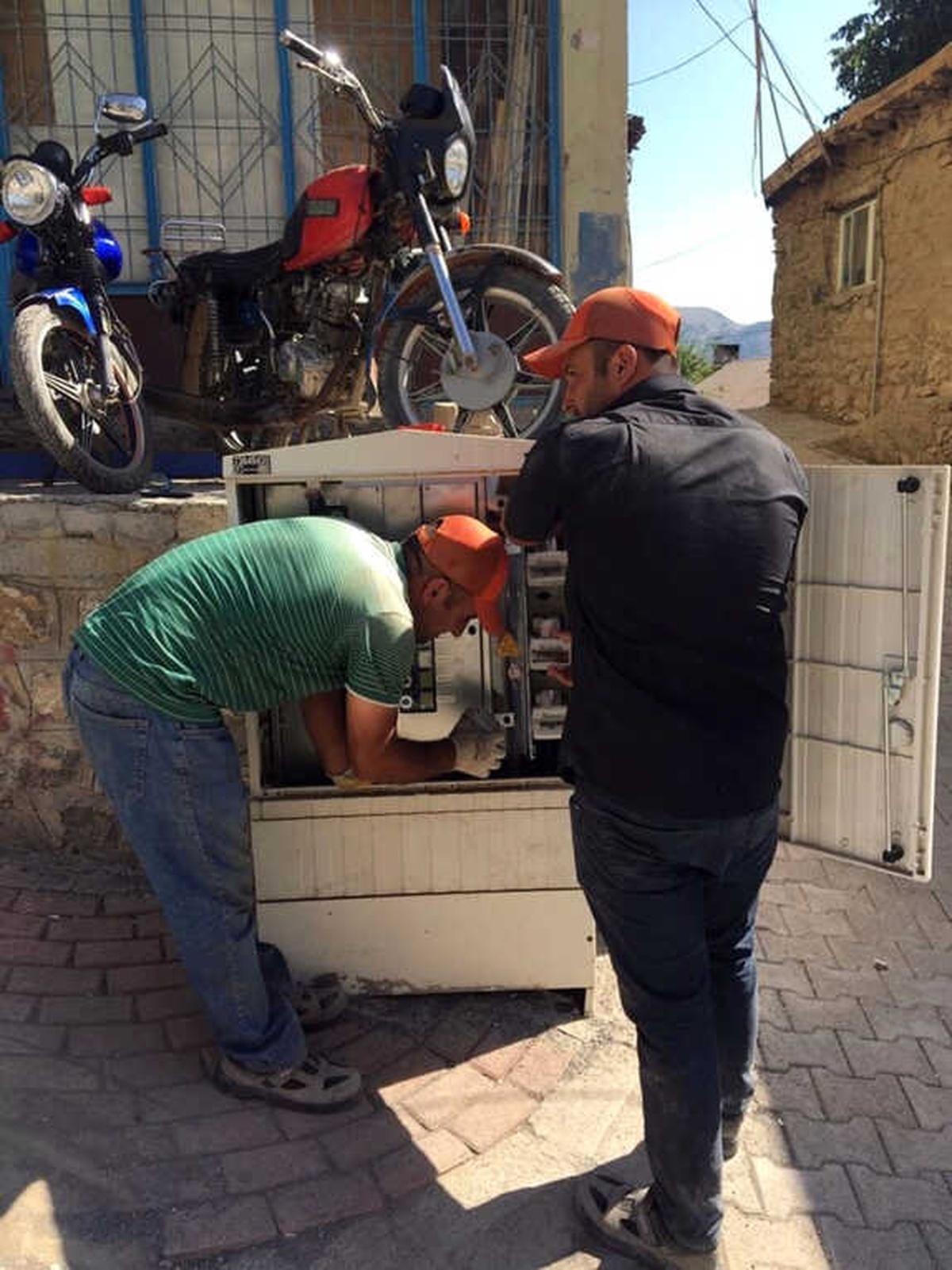 Dicle Elektrik Şırnak\'ta Pano Montajına Yeniden Başladı