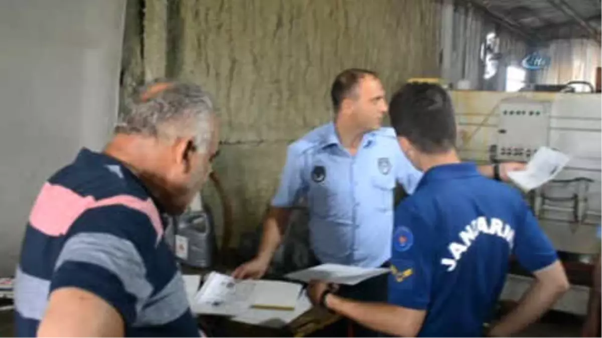 Dilovası\'nda 5.5 Ton Kaçak On Numara Yağ Ele Geçirildi