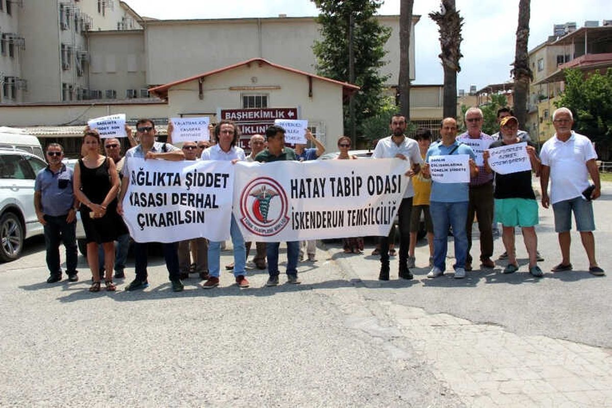 Doktor Yalçın\'ın Darp Edilmesi İskenderun\'da Kınandı